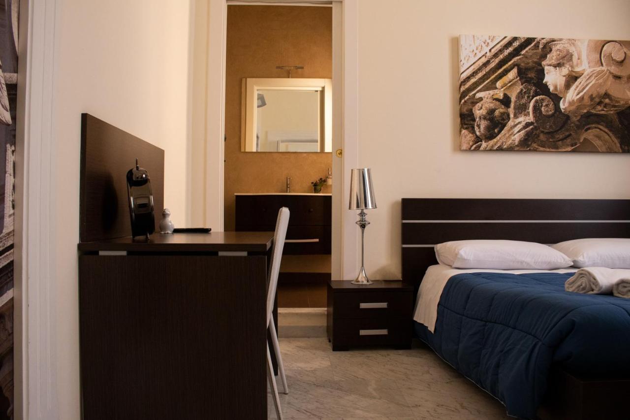 Apollo Suites Lecce Bagian luar foto