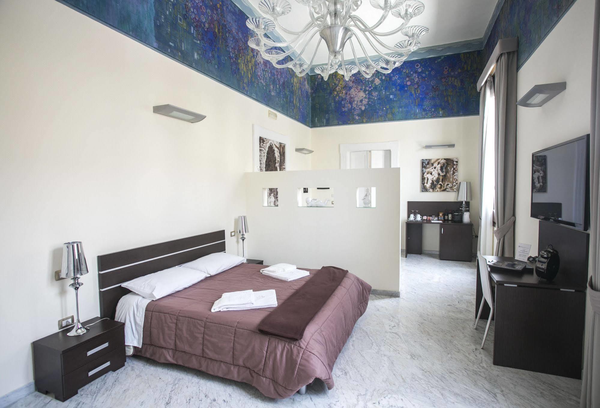 Apollo Suites Lecce Bagian luar foto