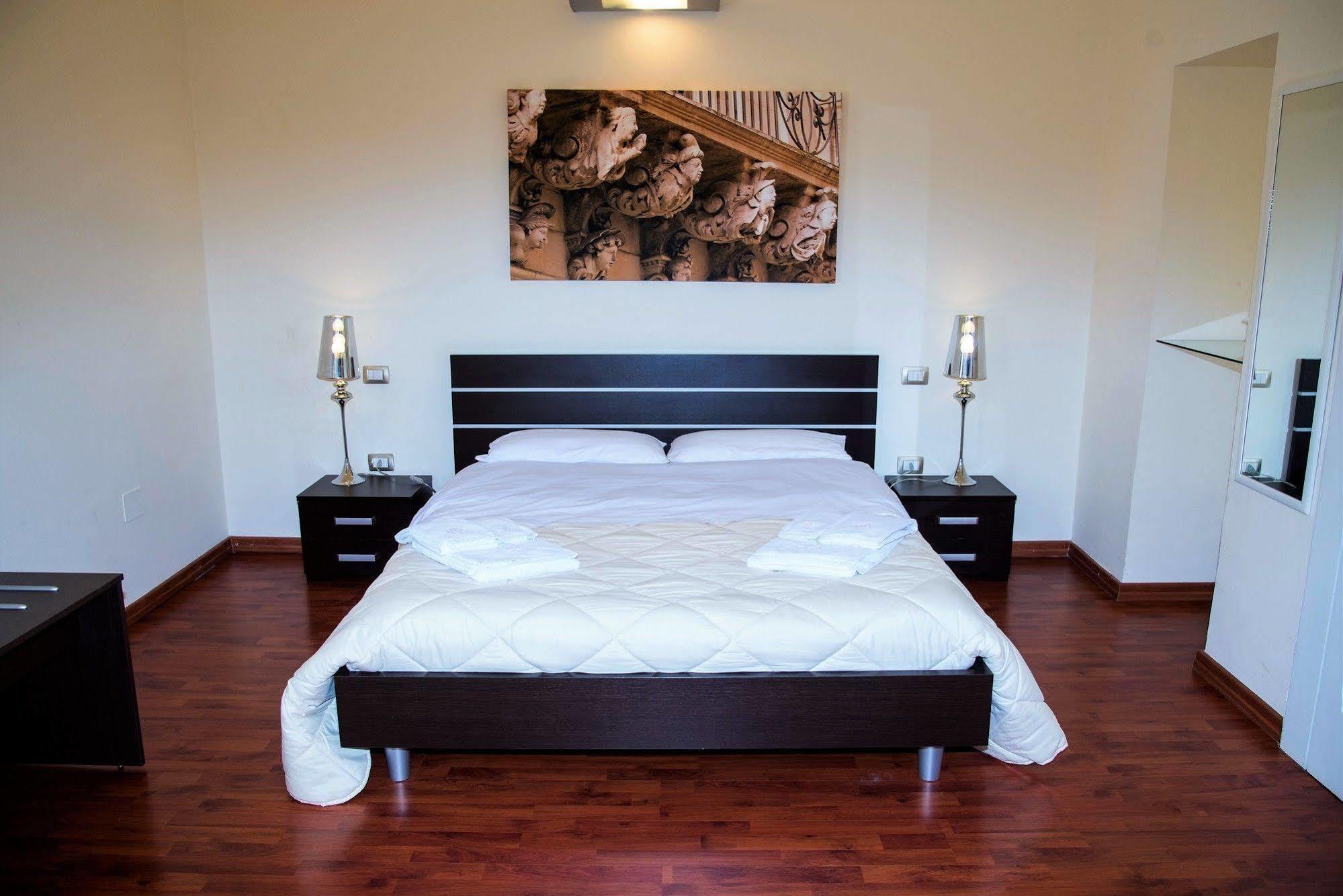 Apollo Suites Lecce Bagian luar foto